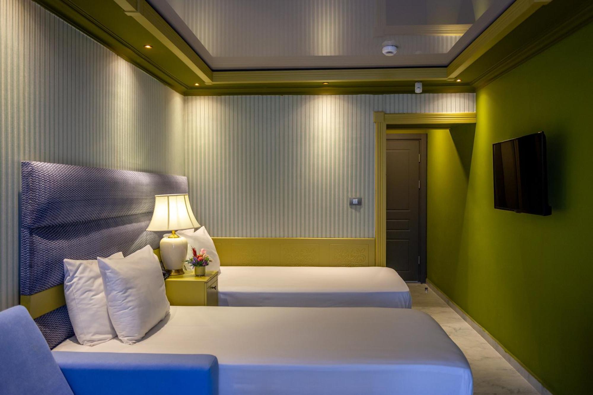 Hotel Craiova By Phoenicia Blue View Olimp Exterior photo